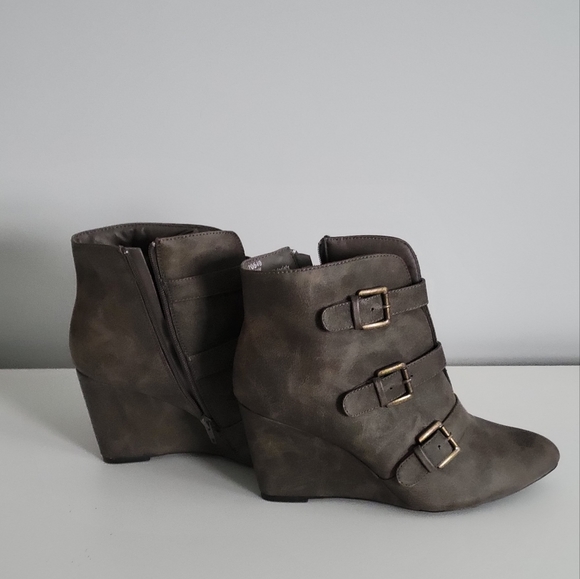 ✨️ BOGO Free ✨️Wedge ankle booties - Picture 2 of 5